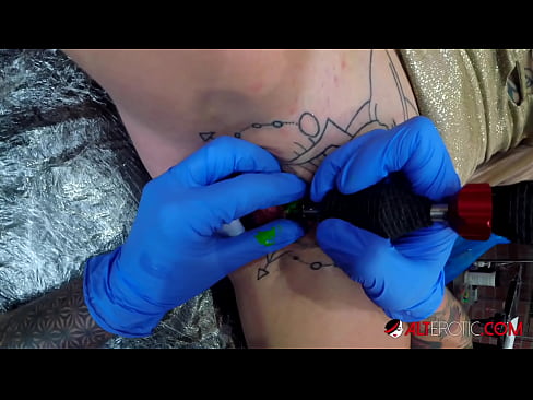 ❤️ Extreem getatoeëerde hottie Sully Savage kreeg een tatoeage op haar clitoris ☑ Super porn at porn nl.recetasketo.top